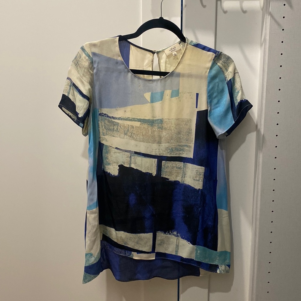 Aritzia Wilfred 100% silk shirt (Small)
